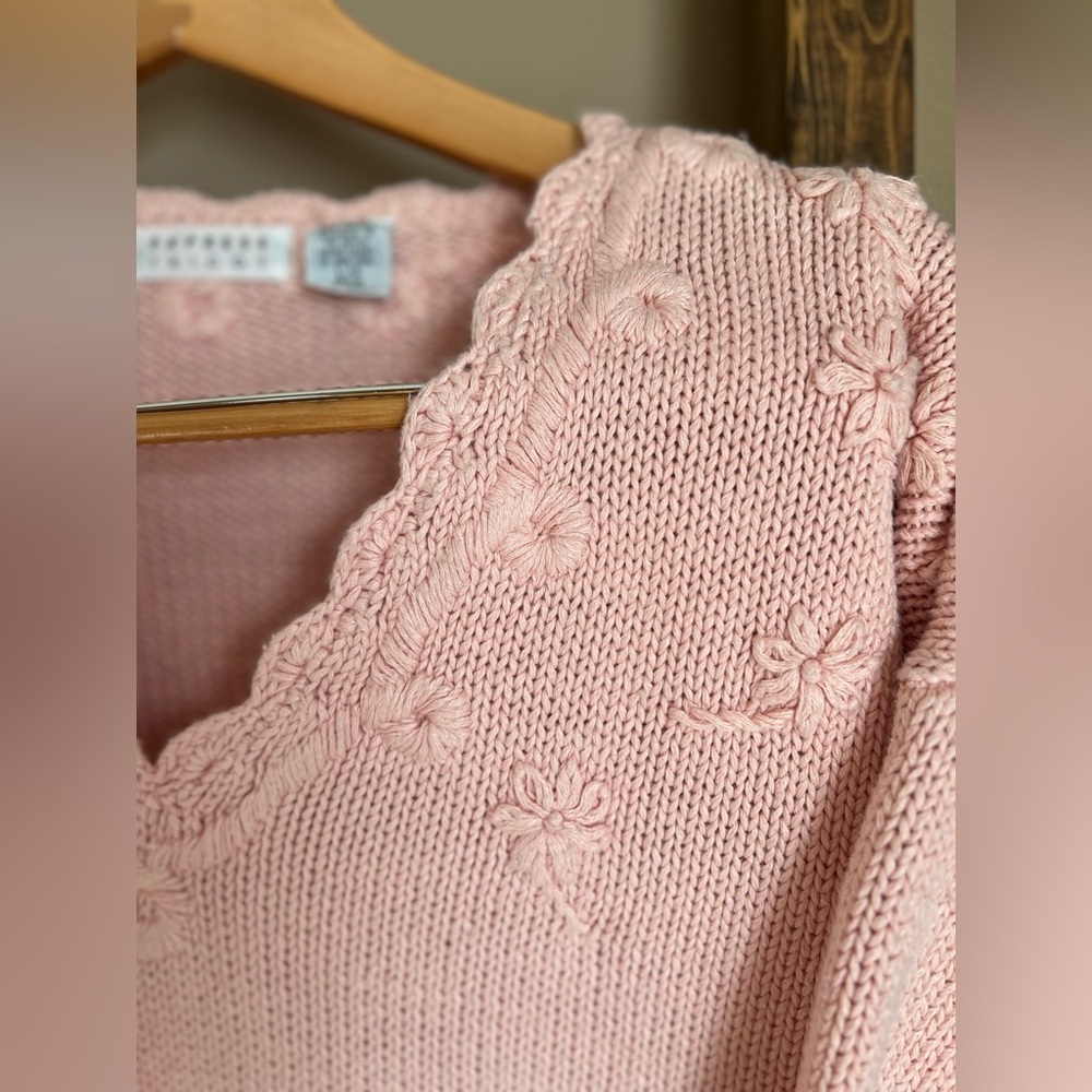 Vintage Heavy Cotton Knit Pink Floral with Embroidered Flowers V‑Neck Sweater - Picture 4 of 8